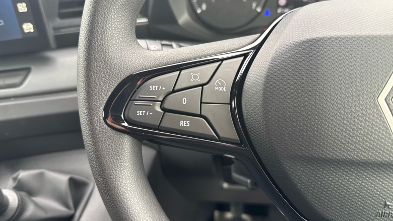 Renault Master Mwb Diesel Fwd MM35 Blue dCi 130 Advance Medium Roof Van